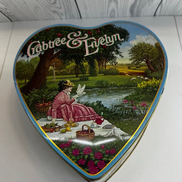 Vintage Crabtree & Evelyn Large Heart Shaped Tin - English Country Picnic Scene - Picture 1 of 6